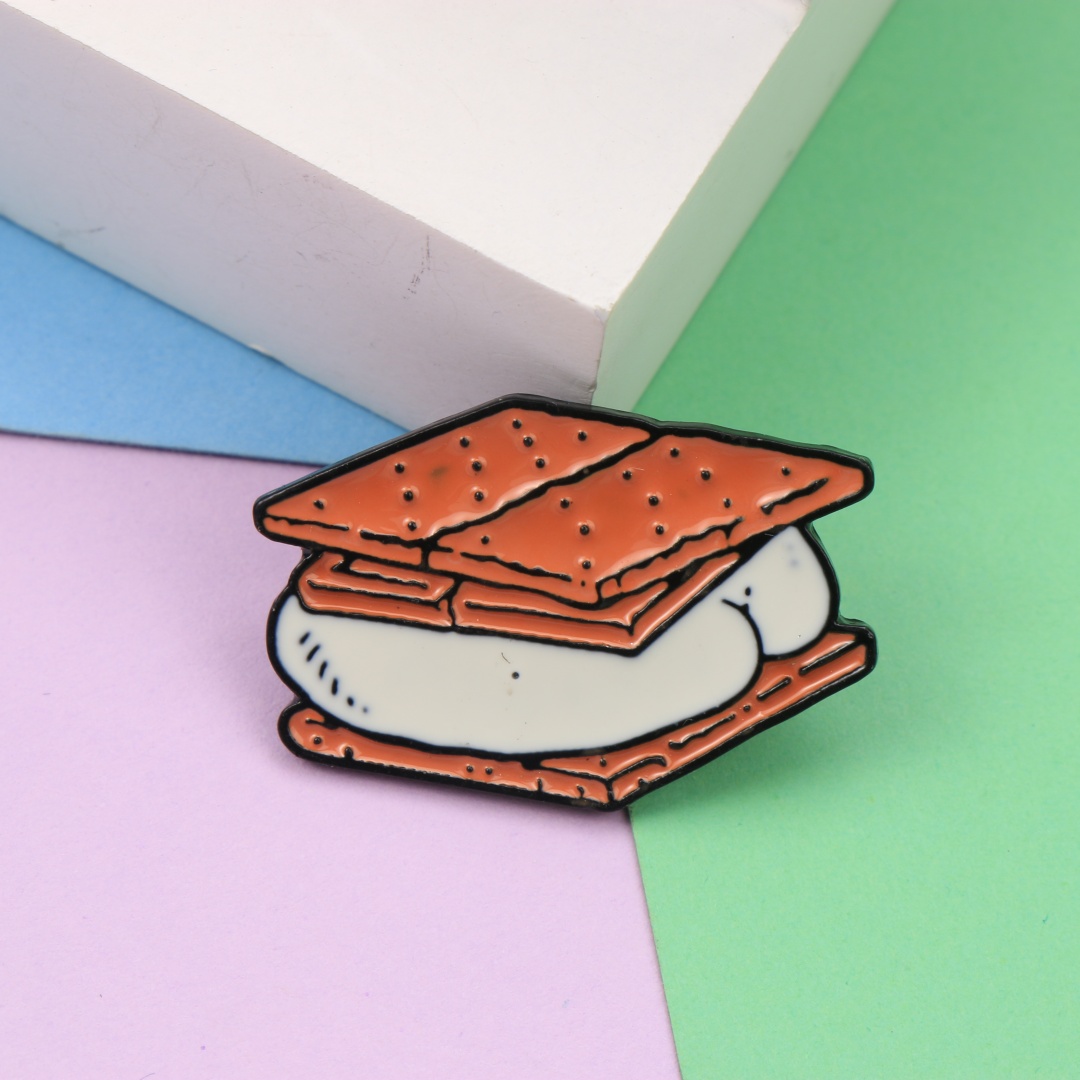 Zinc Food Snacks - เข็มกลัดเคลือบลายการ์ตูน S'mores มาร์ชเมลโลว์ แครกเกอร์ ของตกแต่งกระเป๋า หมวก